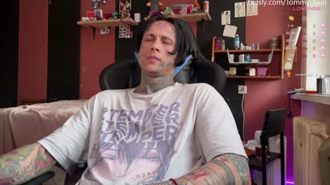 Snapshot of tommy__gun_ chatting on December 12, 2024, 11:50 am Tommy and Katana online show from December 12, 2024, 11:50 am