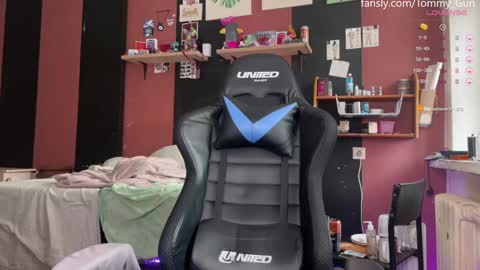 Snapshot of tommy__gun_ chatting on December 13, 2024, 11:02 am Tommy and Katana online show from December 13, 2024, 11:02 am