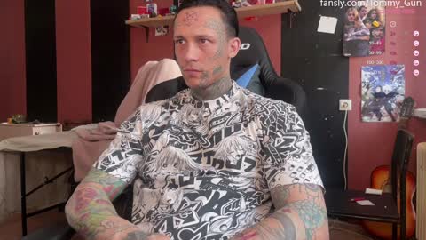 Snapshot of tommy__gun_ chatting on December 18, 2024, 8:53 am Tommy and Katana online show from December 18, 2024, 8:53 am