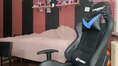 Snapshot of tommy__gun_ chatting on December 18, 2024, 5:10 pm Tommy and Katana online show from December 18, 2024, 5:10 pm