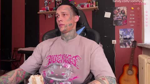 Snapshot of tommy__gun_ chatting on December 22, 2024, 10:38 am Tommy and Katana online show from December 22, 2024, 10:38 am