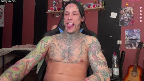 Snapshot of tommy__gun_ chatting on December 27, 2024, 4:32 pm Tommy and Katana online show from December 27, 2024, 4:32 pm