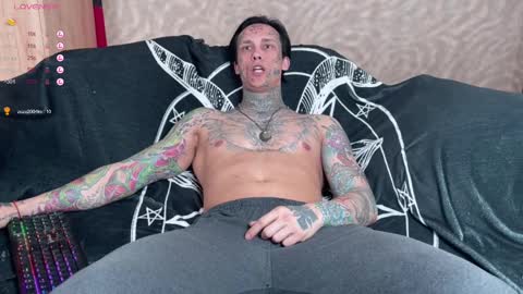 Snapshot of tommy__gun_ chatting on February 12, 2025, 7:13 am Tommy and Katana online show from February 12, 2025, 7:13 am