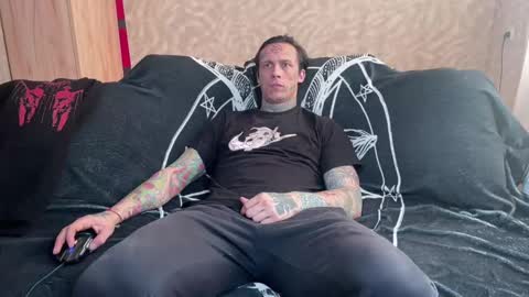 Snapshot of tommy__gun_ chatting on February 28, 2025, 5:37 am Tommy and Katana online show from February 28, 2025, 5:37 am