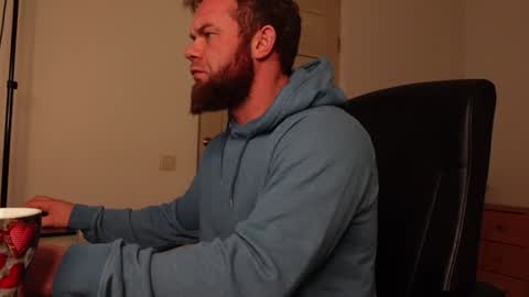 Snapshot of tommy_burnzzz chatting on January 12, 2025, 2:35 am tommy burnzzz online show from January 12, 2025, 2:35 am