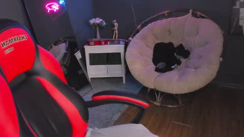 tommy_stars online show from April 10, 2026, 11:04 am