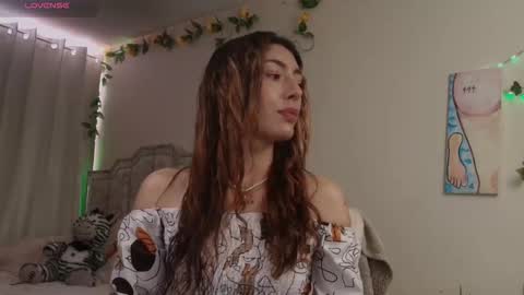 leyla  online show from November 23, 2025, 1:55 pm