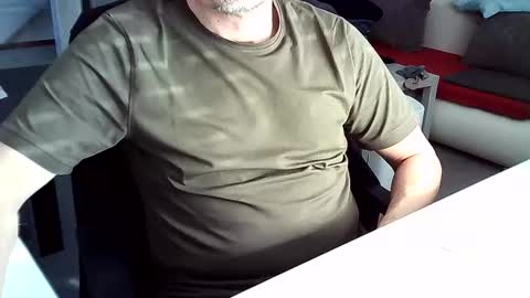 Snapshot of tomtom02029 chatting on February 17, 2025, 9:24 am Tom online show from February 17, 2025, 9:24 am