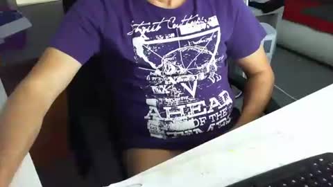 Snapshot of tomtom02029 chatting on November 8, 2025, 10:48 am Tom online show from November 8, 2025, 10:48 am