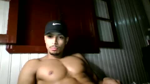 Snapshot of tomtresor chatting on December 18, 2025, 6:52 am tomtresor online show from December 18, 2025, 6:52 am