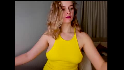 Snapshot of tony_and_alice chatting on January 2, 2025, 10:33 pm Tony and Alice online show from January 2, 2025, 10:33 pm