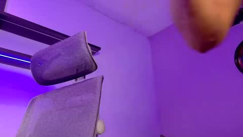 tony muscle1 online show from April 18, 2026, 7:07 pm