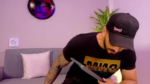 Snapshot of tony_muscle1 chatting on April 24, 2026, 7:27 pm tony muscle1 online show from April 24, 2026, 7:27 pm