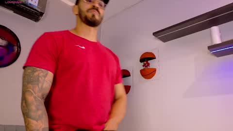 Snapshot of tony_muscle1 chatting on May 14, 2026, 8:26 pm tony muscle1 online show from May 14, 2026, 8:26 pm