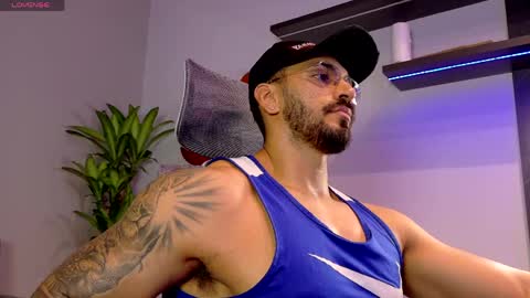 Snapshot of tony_muscle1 chatting on May 16, 2026, 10:58 am tony muscle1 online show from May 16, 2026, 10:58 am