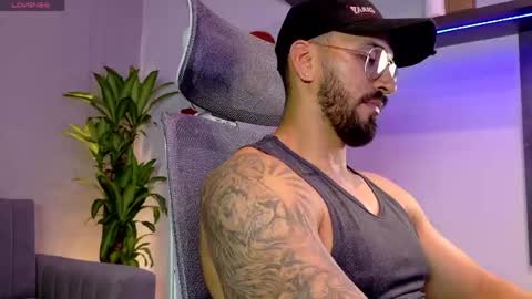 Snapshot of tony_muscle1 chatting on June 6, 2026, 7:29 pm tony muscle1 online show from June 6, 2026, 7:29 pm