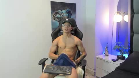 Snapshot of tony_petrov chatting on October 1, 2025, 11:38 am tony_petrov online show from October 1, 2025, 11:38 am