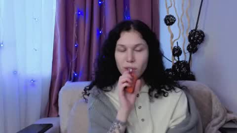 Lyna online show from November 23, 2025, 9:42 am