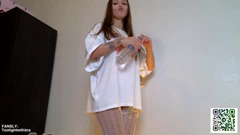 Snapshot of tootightwithbra chatting on January 20, 2025, 4:32 am Kira online show from January 20, 2025, 4:32 am