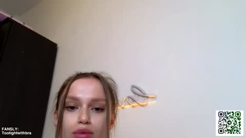 Snapshot of tootightwithbra chatting on January 23, 2025, 7:43 am Kira online show from January 23, 2025, 7:43 am