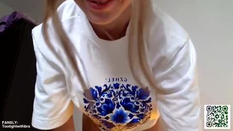 Snapshot of tootightwithbra chatting on February 17, 2025, 4:31 am Kira online show from February 17, 2025, 4:31 am