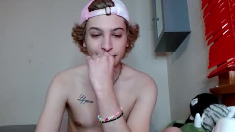 Snapshot of topzaddy chatting on November 19, 2025, 7:36 pm TopZaddy online show from November 19, 2025, 7:36 pm