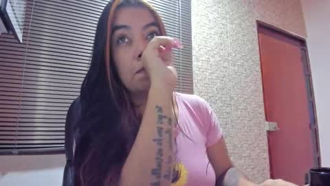 Snapshot of torres_karla chatting on November 8, 2025, 9:20 am karla online show from November 8, 2025, 9:20 am