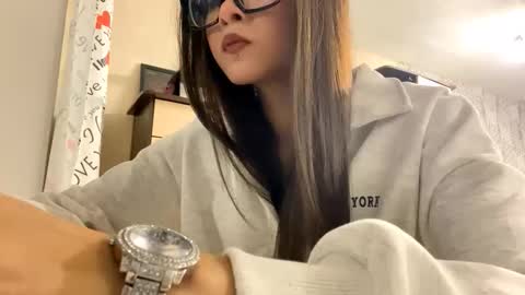 Julia online show from December 4, 2025, 11:08 am