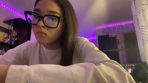 Julia online show from December 18, 2025, 11:16 am