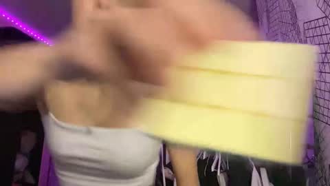 Julia online show from December 19, 2025, 11:17 am