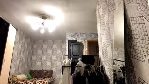 Julia online show from January 14, 2026, 12:33 pm