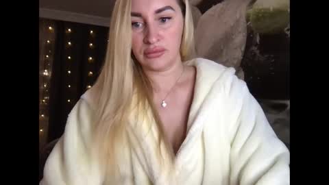 tosyna07555 online show from January 8, 2025, 10:16 pm