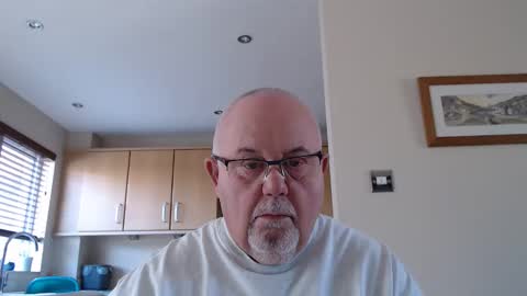 Snapshot of touchwood25 chatting on April 27, 2026, 9:18 am TOUCHWOOD25 online show from April 27, 2026, 9:18 am