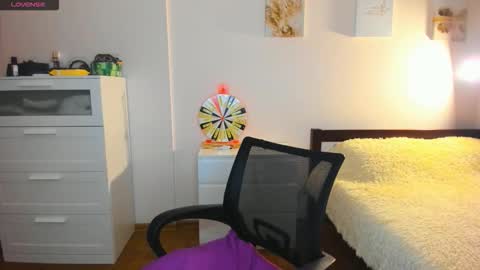 Ellina online show from March 26, 2026, 3:17 pm