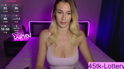 Snapshot of toxicdollkiss chatting on July 20, 2026, 8:55 pm ToxicDollKiss online show from July 20, 2026, 8:55 pm