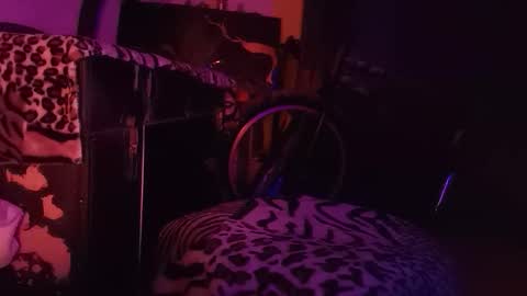Snapshot of toxicidad_sex chatting on April 3, 2026, 11:19 am toxicidad_sex online show from April 3, 2026, 11:19 am