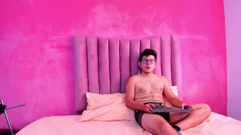 toxiclove01 online show from December 16, 2025, 7:08 pm