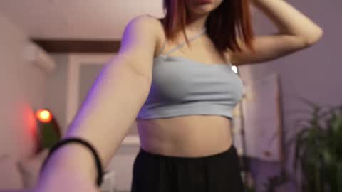 Bella online show from February 25, 2025, 8:19 pm