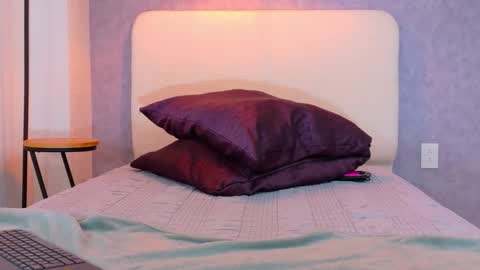 tracielowe_w online show from March 5, 2026, 4:19 am