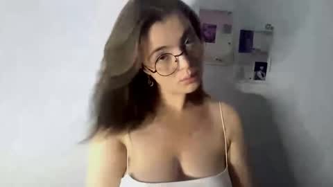 Amelia online show from September 15, 2025, 4:07 pm