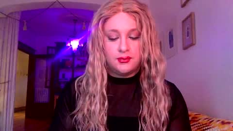 Snapshot of transcalliope chatting on December 3, 2024, 8:50 pm TranCalliope online show from December 3, 2024, 8:50 pm