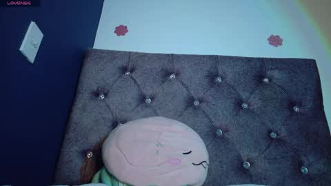 transgirlcol online show from April 7, 2026, 4:24 am