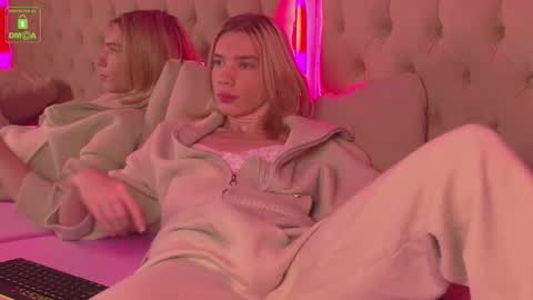 Snapshot of translustybabe chatting on October 17, 2025, 4:42 pm STACY online show from October 17, 2025, 4:42 pm