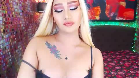 Snapshot of transplayfullolivia chatting on February 5, 2025, 8:32 am KYLIE BELLA TS online show from February 5, 2025, 8:32 am