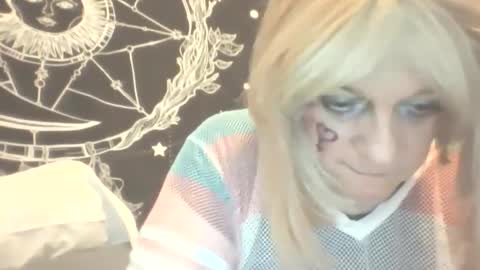 Snapshot of traphouseslutbunny4fun chatting on December 15, 2024, 4:04 pm traphouseslutbunny4fun online show from December 15, 2024, 4:04 pm