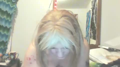 Snapshot of traphouseslutbunny4fun chatting on January 10, 2025, 9:44 am traphouseslutbunny4fun online show from January 10, 2025, 9:44 am