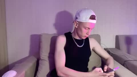 Snapshot of travis_gracile chatting on April 8, 2026, 9:20 am Travis online show from April 8, 2026, 9:20 am