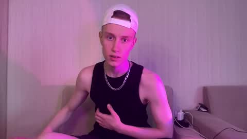 Snapshot of travis_gracile chatting on April 19, 2026, 9:30 am Travis online show from April 19, 2026, 9:30 am