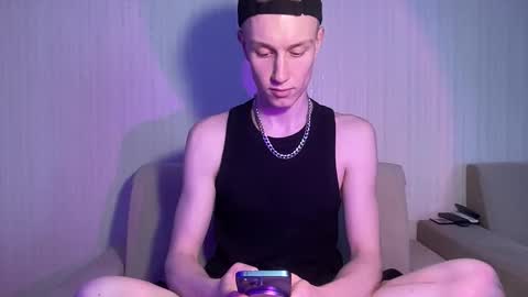 Snapshot of travis_gracile chatting on April 21, 2026, 9:15 am Travis online show from April 21, 2026, 9:15 am