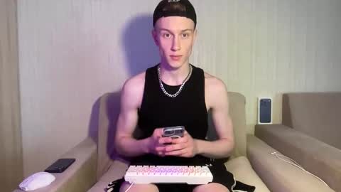 Snapshot of travis_gracile chatting on May 3, 2026, 9:48 am Travis online show from May 3, 2026, 9:48 am